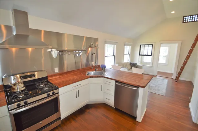 $2,600 | 108 Ormerod Avenue, Portsmouth, RI 02871