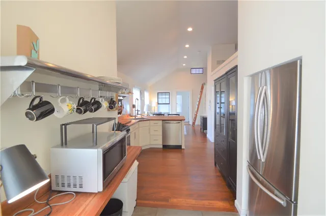 $2,600 | 108 Ormerod Avenue, Portsmouth, RI 02871