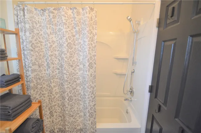 $2,600 | 108 Ormerod Avenue, Portsmouth, RI 02871