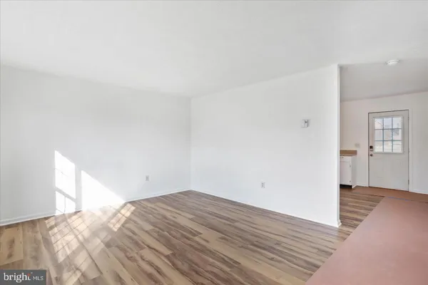 $1,575 | 102 Waterford Lane, Winchester, VA 22602