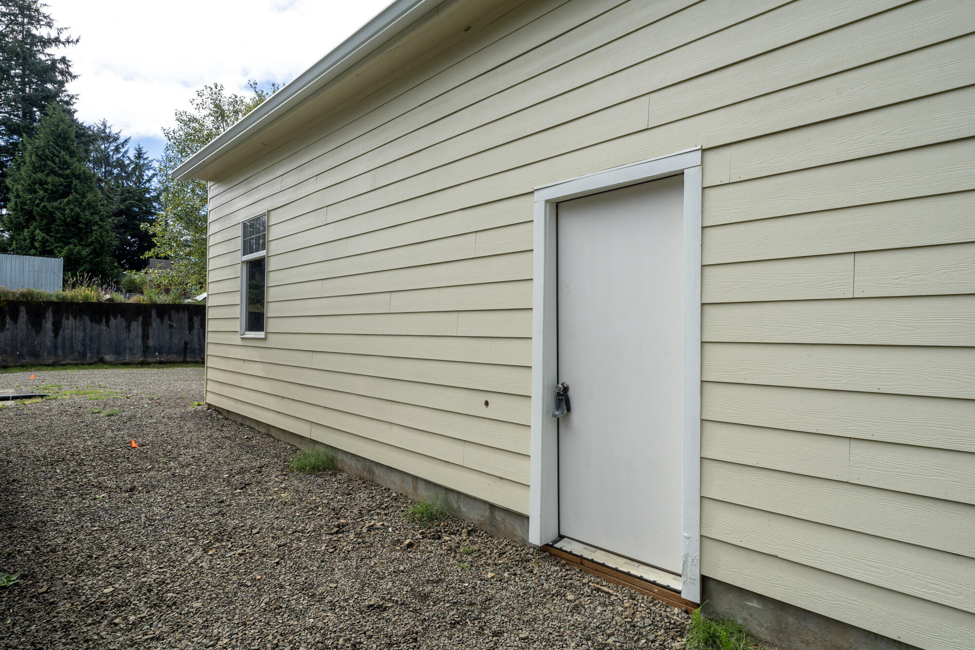 2700 Hughey Tillamook, OR 97141 - Photo 5 of 14 Entrance
