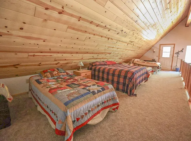 a view of a house with backyard