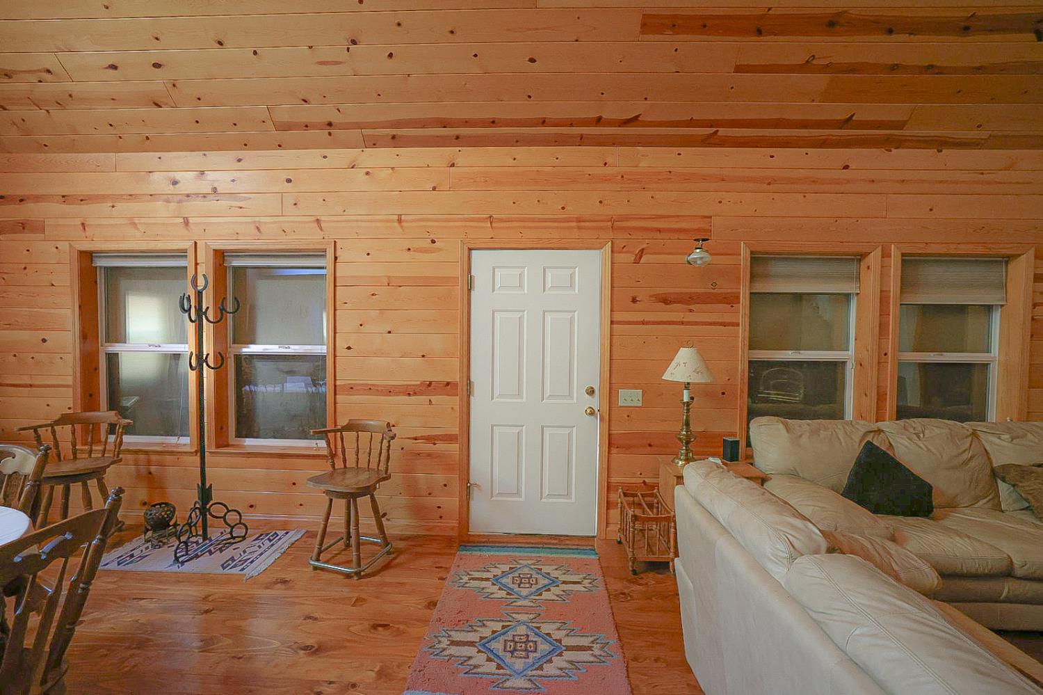 67922 Beasore Road Bass Lake, CA 93604 - Photo 9 of 39 a living room with furniture