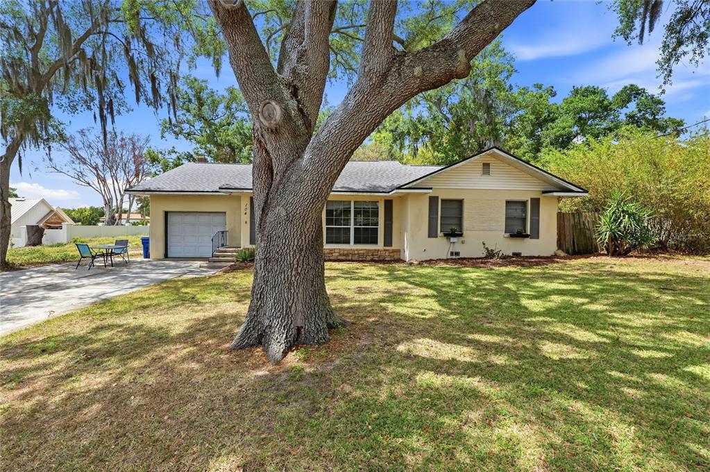 104 11th Street Southeast Winter Haven, FL 33880 - Photo 1 of 42