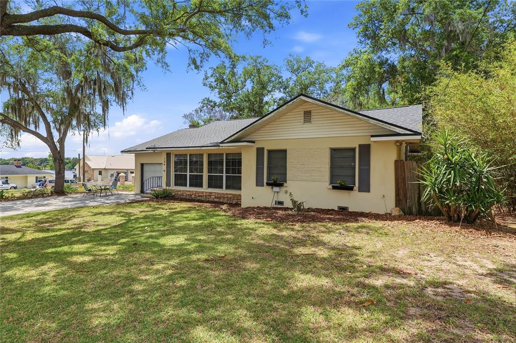 104 11th Street Southeast Winter Haven, FL 33880 - Photo 4 of 42