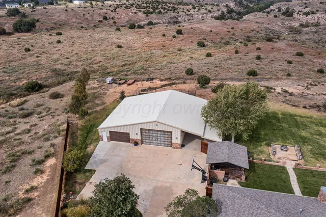 a view of an house with backyard and parking