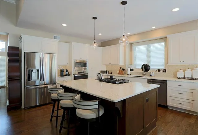 $579,900 | 1700 Northeast Parkwood Drive, Lee's Summit, MO 64064