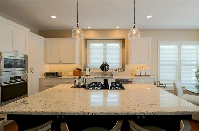 $579,900 | 1700 Northeast Parkwood Drive, Lee's Summit, MO 64064