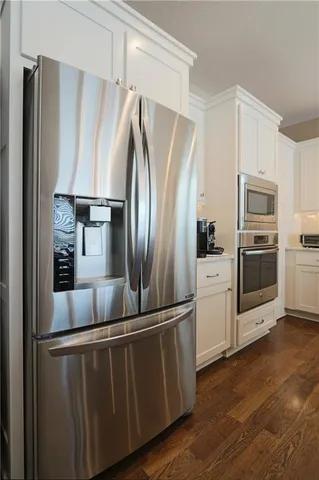 $579,900 | 1700 Northeast Parkwood Drive, Lee's Summit, MO 64064