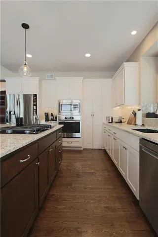 $579,900 | 1700 Northeast Parkwood Drive, Lee's Summit, MO 64064