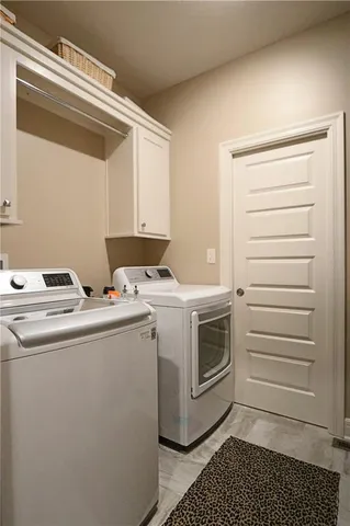 $579,900 | 1700 Northeast Parkwood Drive, Lee's Summit, MO 64064