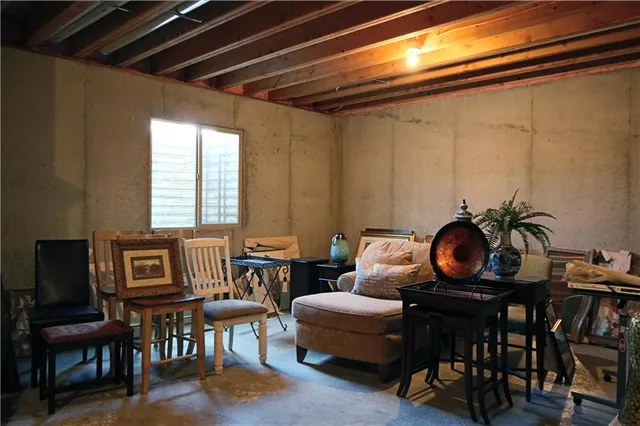 $579,900 | 1700 Northeast Parkwood Drive, Lee's Summit, MO 64064