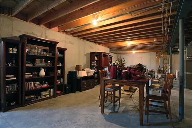 $579,900 | 1700 Northeast Parkwood Drive, Lee's Summit, MO 64064