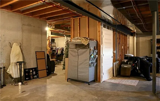 $579,900 | 1700 Northeast Parkwood Drive, Lee's Summit, MO 64064