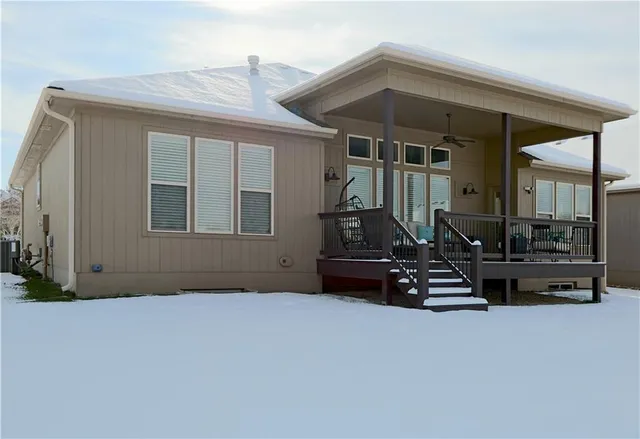 $579,900 | 1700 Northeast Parkwood Drive, Lee's Summit, MO 64064