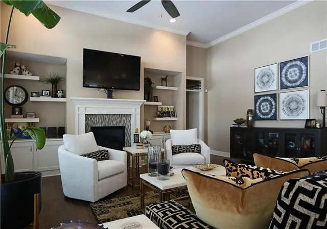 $579,900 | 1700 Northeast Parkwood Drive, Lee's Summit, MO 64064