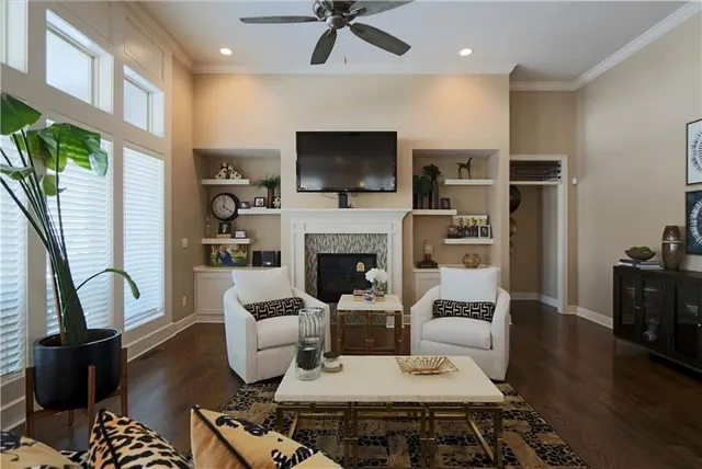 $579,900 | 1700 Northeast Parkwood Drive, Lee's Summit, MO 64064