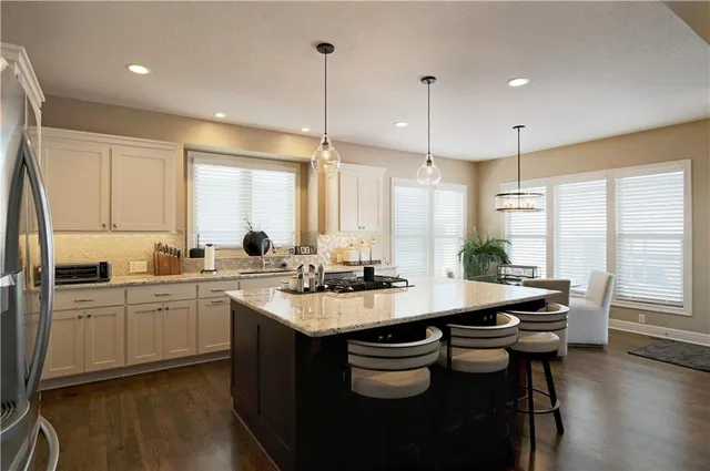 $579,900 | 1700 Northeast Parkwood Drive, Lee's Summit, MO 64064