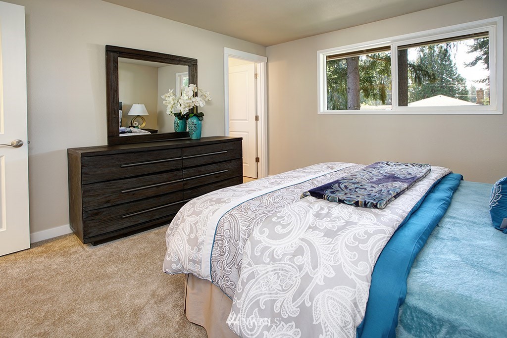 7006 175th Street Southwest Edmonds, WA 98026 - Photo 9 of 22 Gallery Image 9