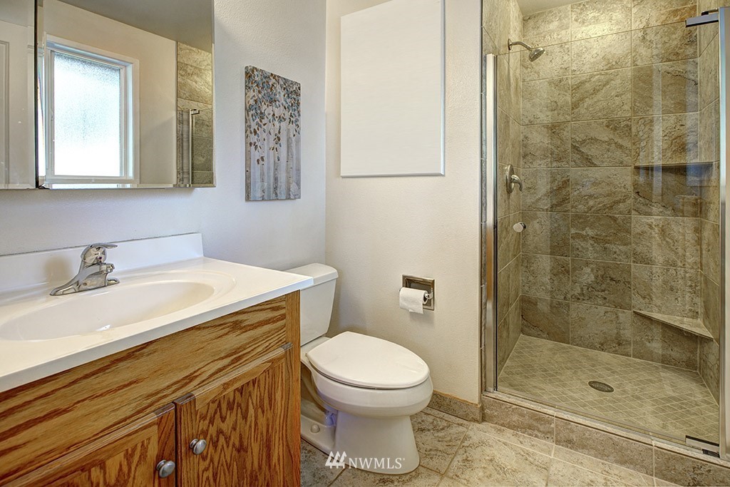 7006 175th Street Southwest Edmonds, WA 98026 - Photo 10 of 22 Gallery Image 10