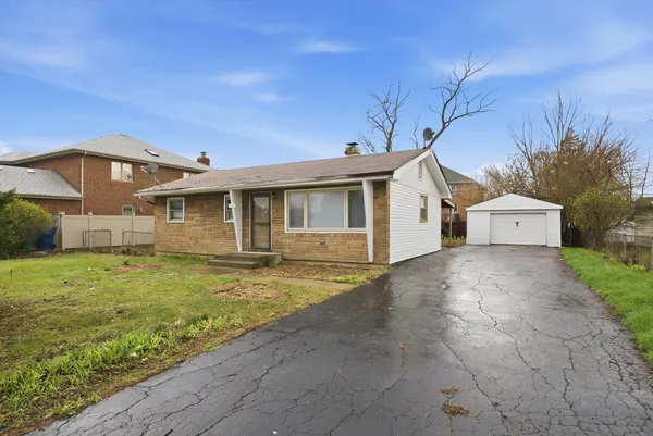 a view of a yard in front of a house