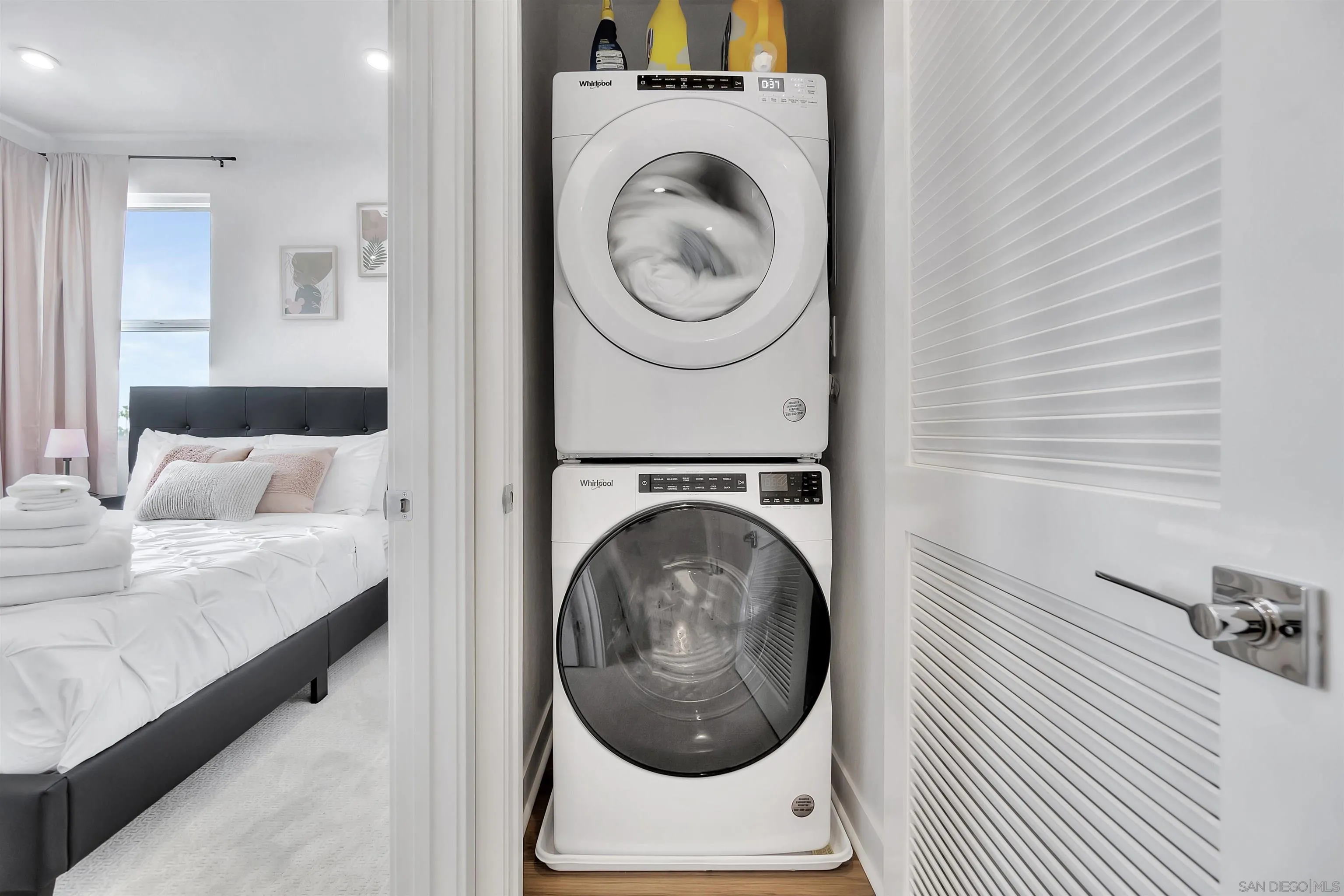1531 West Bushell Street Anaheim, CA 92805 - Photo 17 of 27 a utility room with dryer and washer