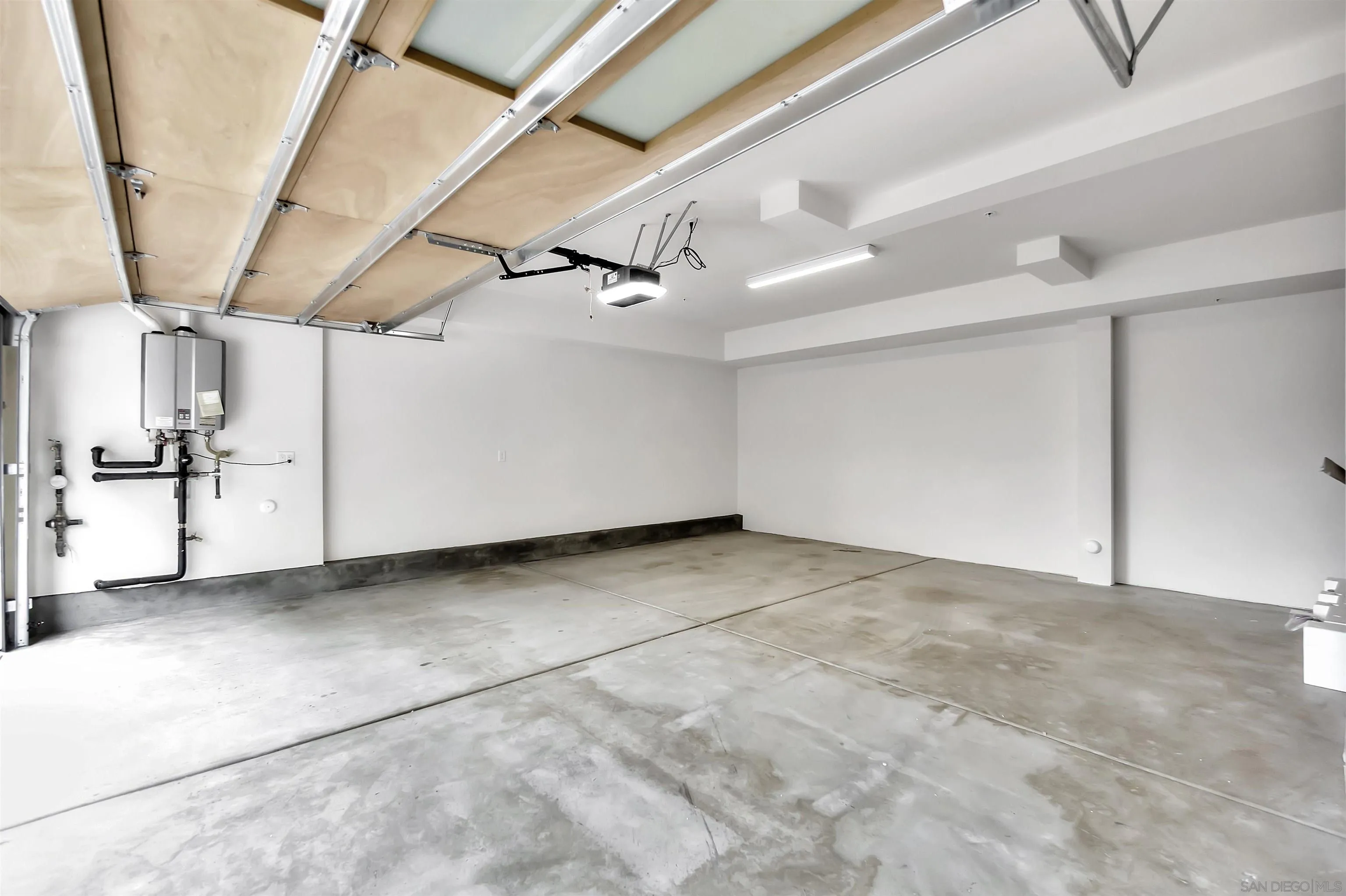 1531 West Bushell Street Anaheim, CA 92805 - Photo 23 of 27 a view of utility room