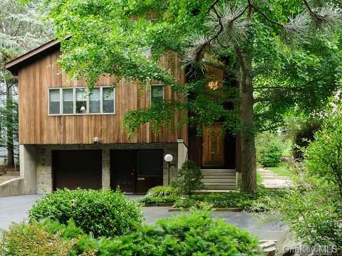 201 Cow Neck Road Port Washington, NY 11050 - Photo 1 of 1 Gallery Image 1