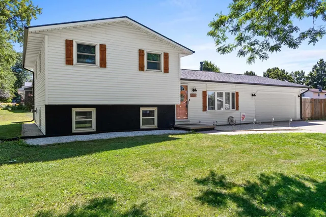 $319,900 | 1015 Aphrodite Road, Green Bay, WI 54311