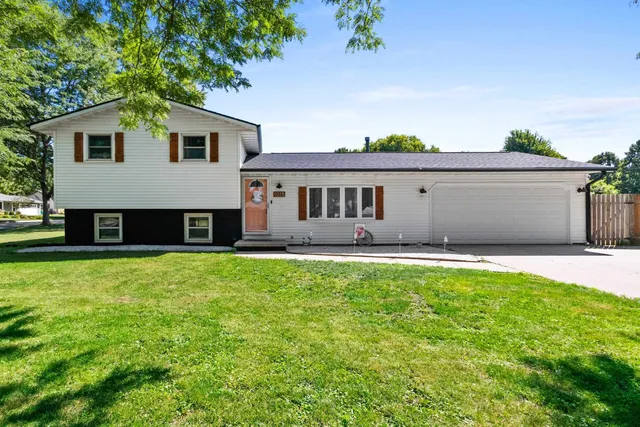 $319,900 | 1015 Aphrodite Road, Green Bay, WI 54311