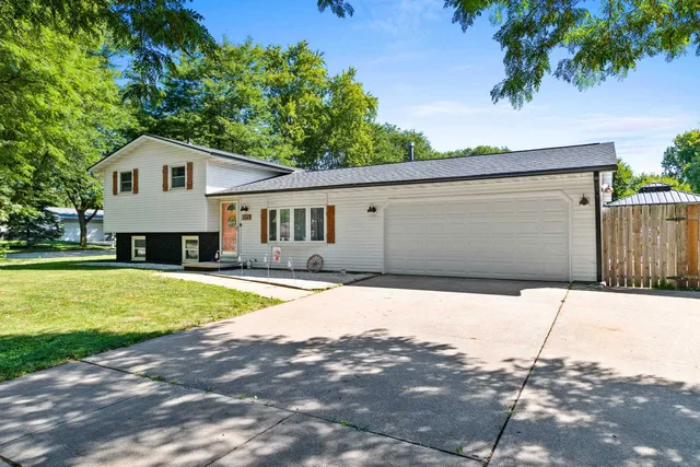 $319,900 | 1015 Aphrodite Road, Green Bay, WI 54311