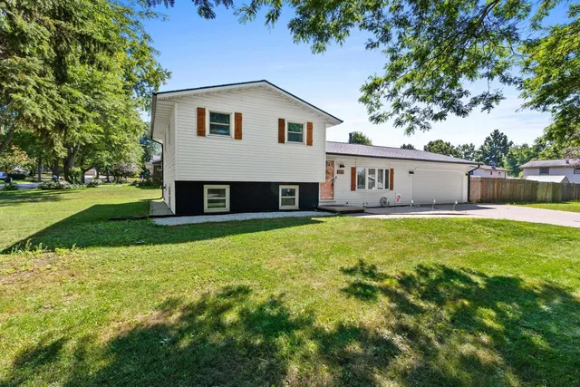 $319,900 | 1015 Aphrodite Road, Green Bay, WI 54311