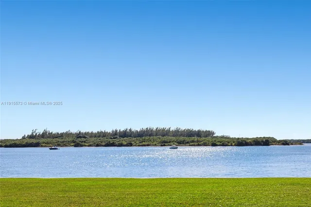 a en suite bathroom with a double vanity sink mirror and double
