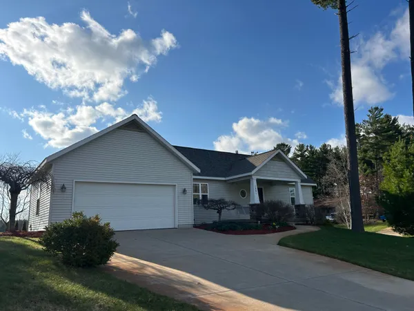 $499,900 | 1921 Pineridge Drive, Hastings, MI 49058