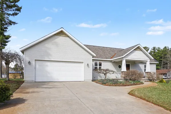 $499,900 | 1921 Pineridge Drive, Hastings, MI 49058