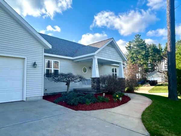 $475,000 | 1921 Pineridge Drive, Hastings, MI 49058