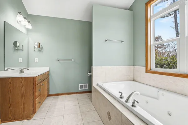 $475,000 | 1921 Pineridge Drive, Hastings, MI 49058