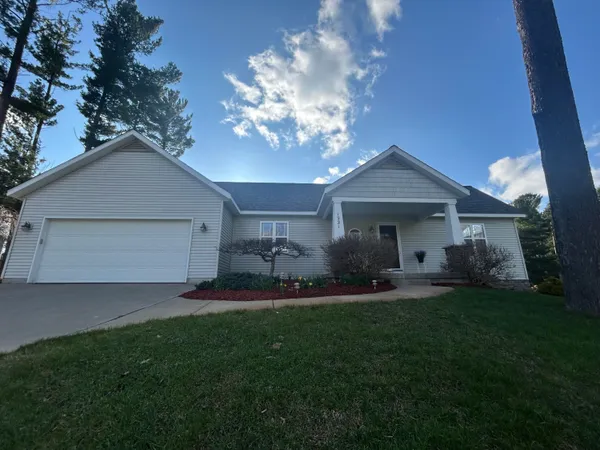 $475,000 | 1921 Pineridge Drive, Hastings, MI 49058