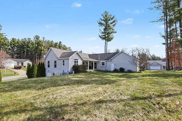 $475,000 | 1921 Pineridge Drive, Hastings, MI 49058
