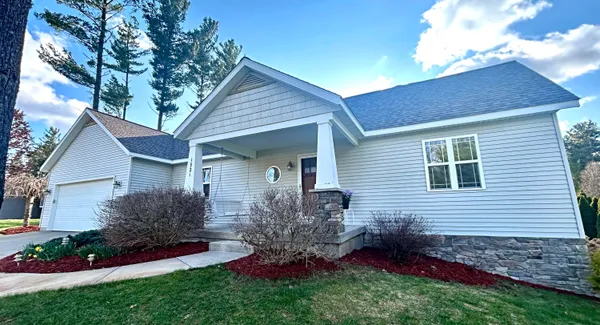 $475,000 | 1921 Pineridge Drive, Hastings, MI 49058