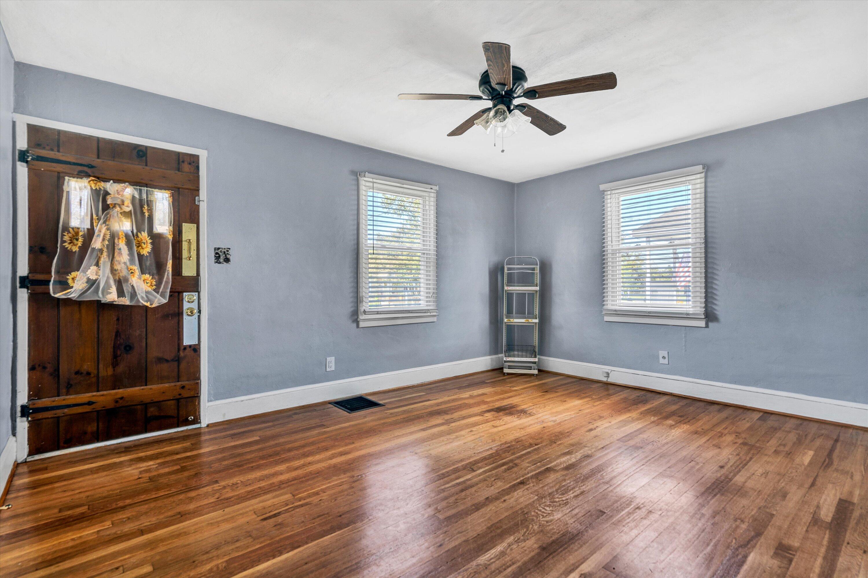 215 Highland Road Vinton, VA 24179 - Photo 3 of 18 03-DSC07163