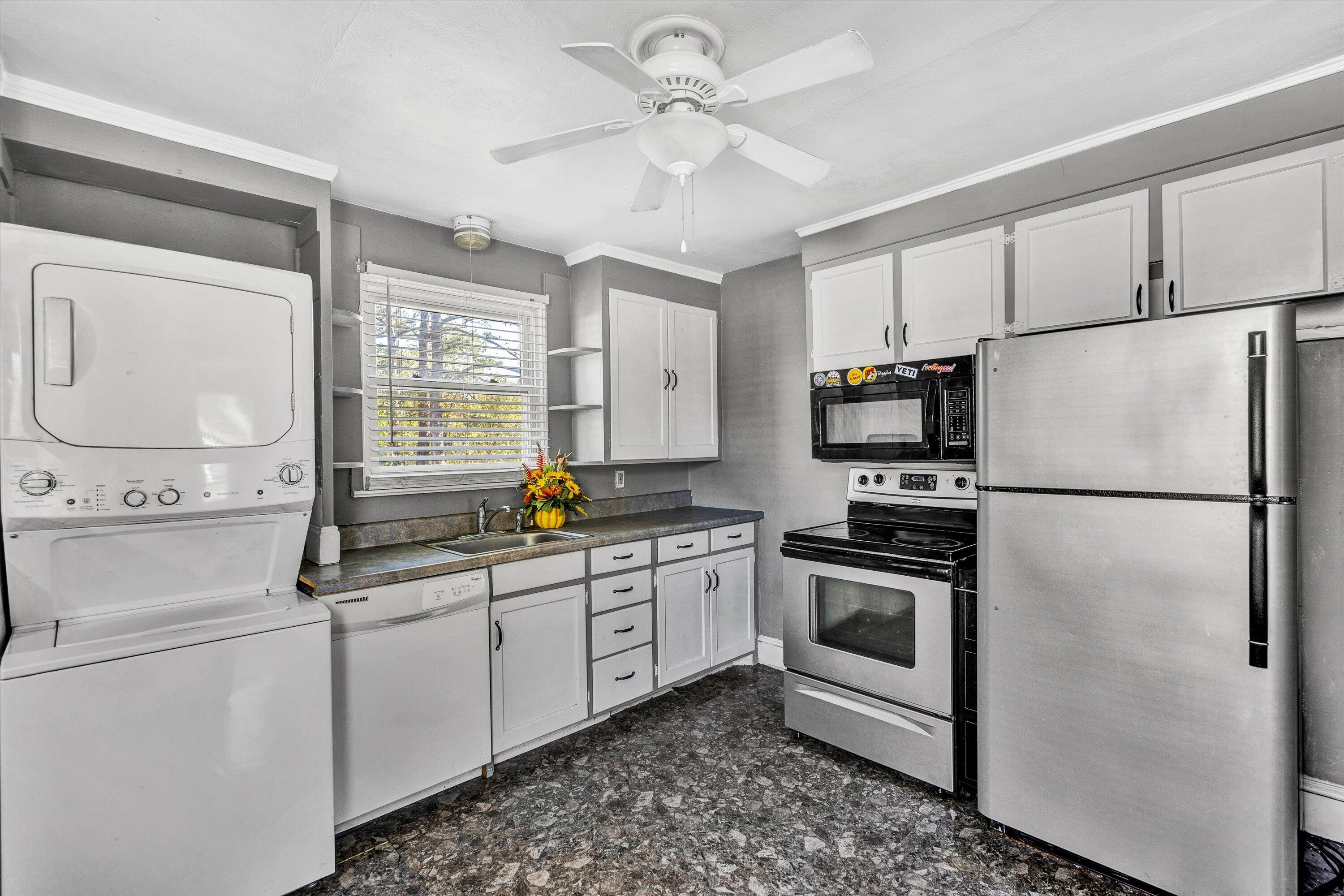 215 Highland Road Vinton, VA 24179 - Photo 5 of 18 05-DSC07169