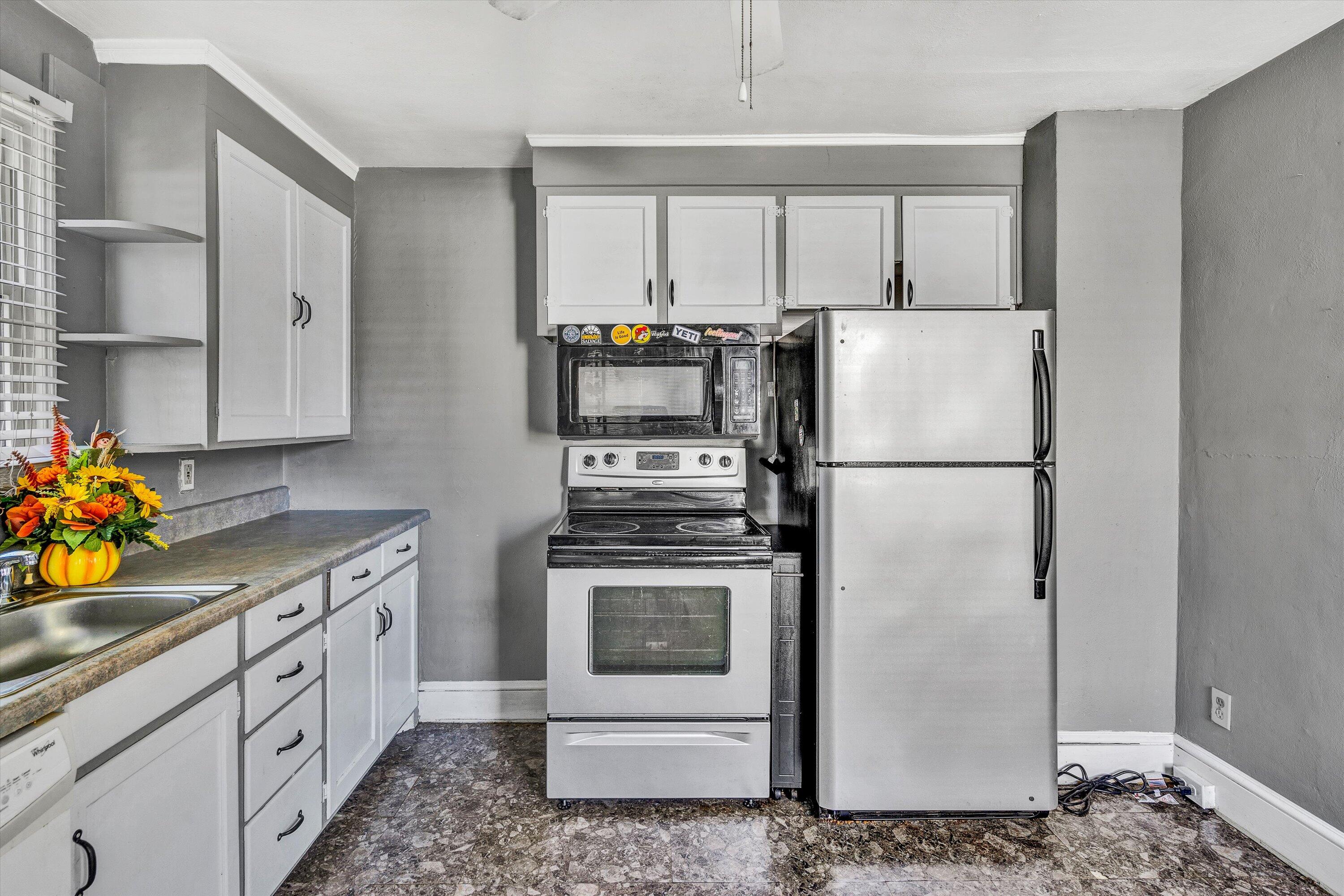 215 Highland Road Vinton, VA 24179 - Photo 6 of 18 06-DSC07172
