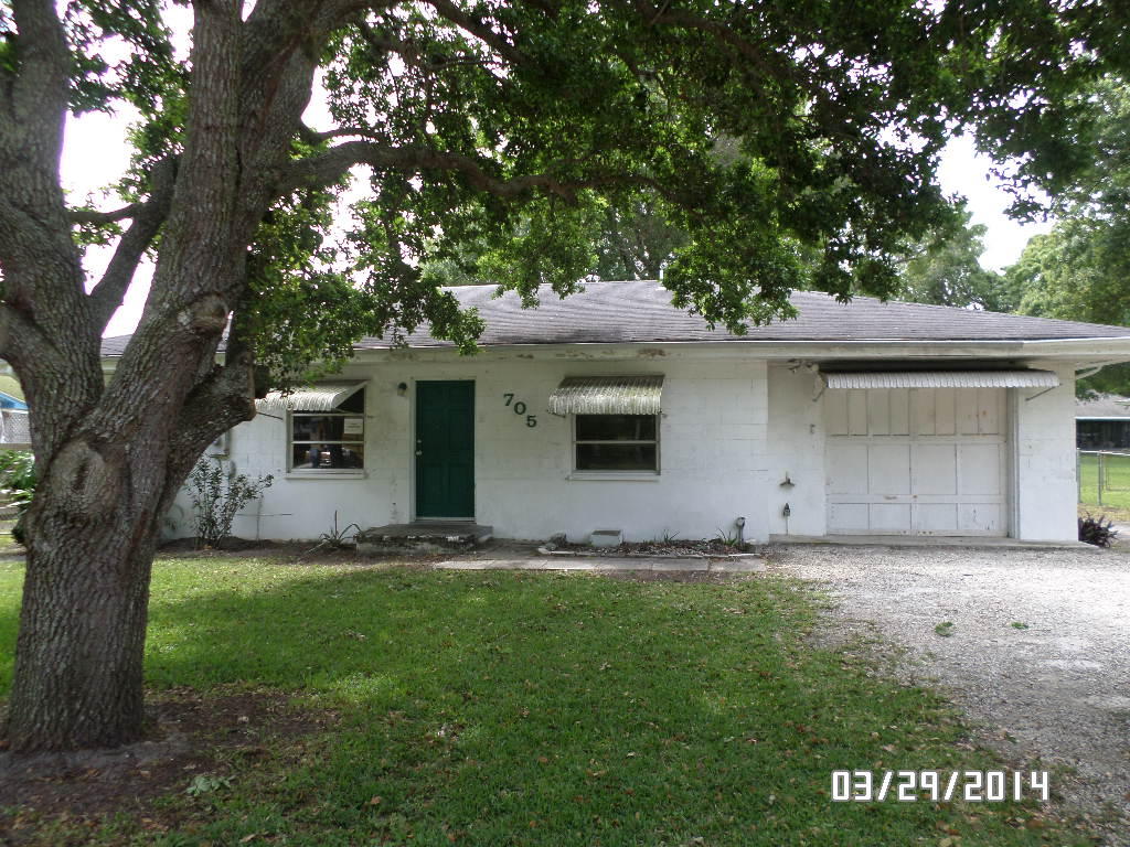 633 Kearney Road Fort Pierce, FL 34982 - Photo 1 of 12 Front view