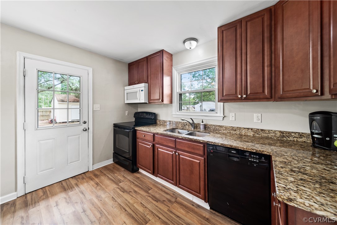 15601 Saddlebrook Road Chesterfield, VA 23838 - Photo 13 of 34 a kitchen with a sink stove and cabinets