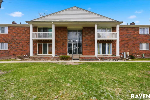 $174,900 | 42450 Sheldon Place, Unit 212, Clinton Township, MI 48038