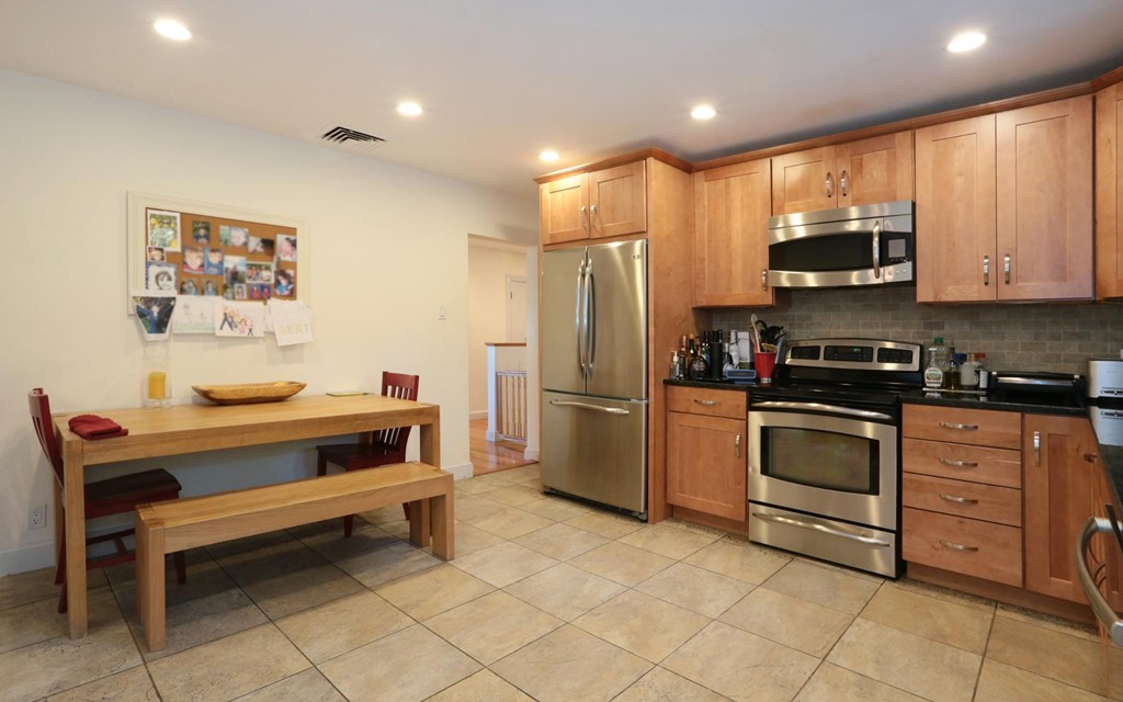 25 Sevland Road Newton, MA 02459 - Photo 3 of 24