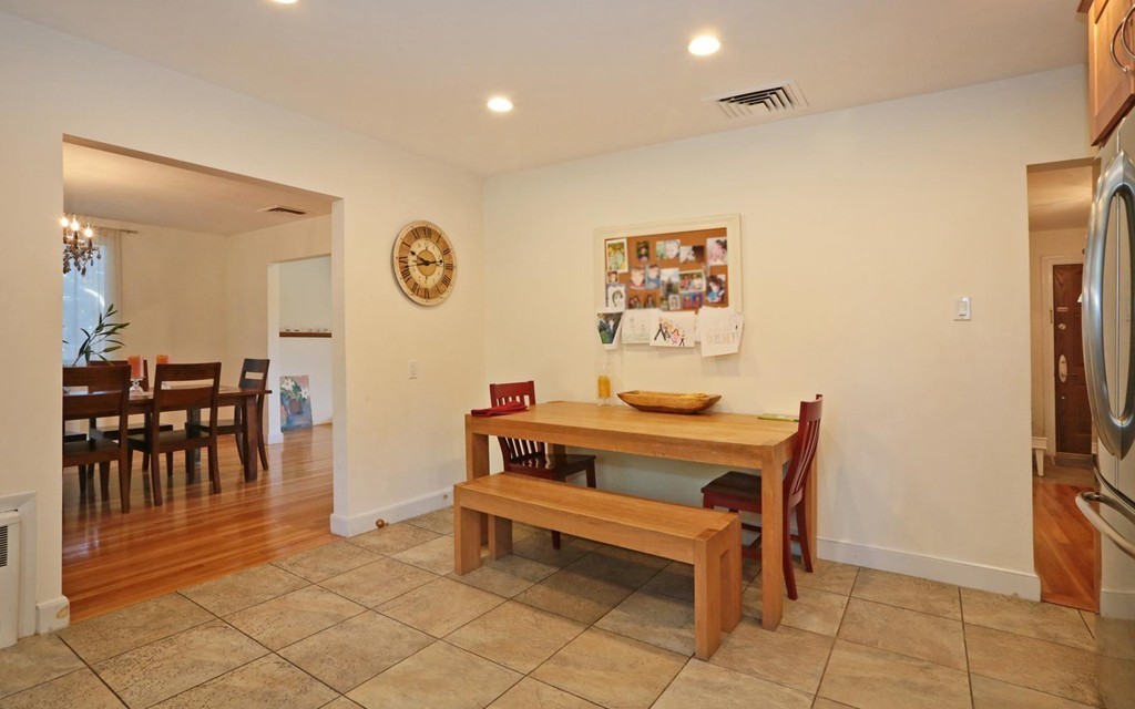 25 Sevland Road Newton, MA 02459 - Photo 4 of 24