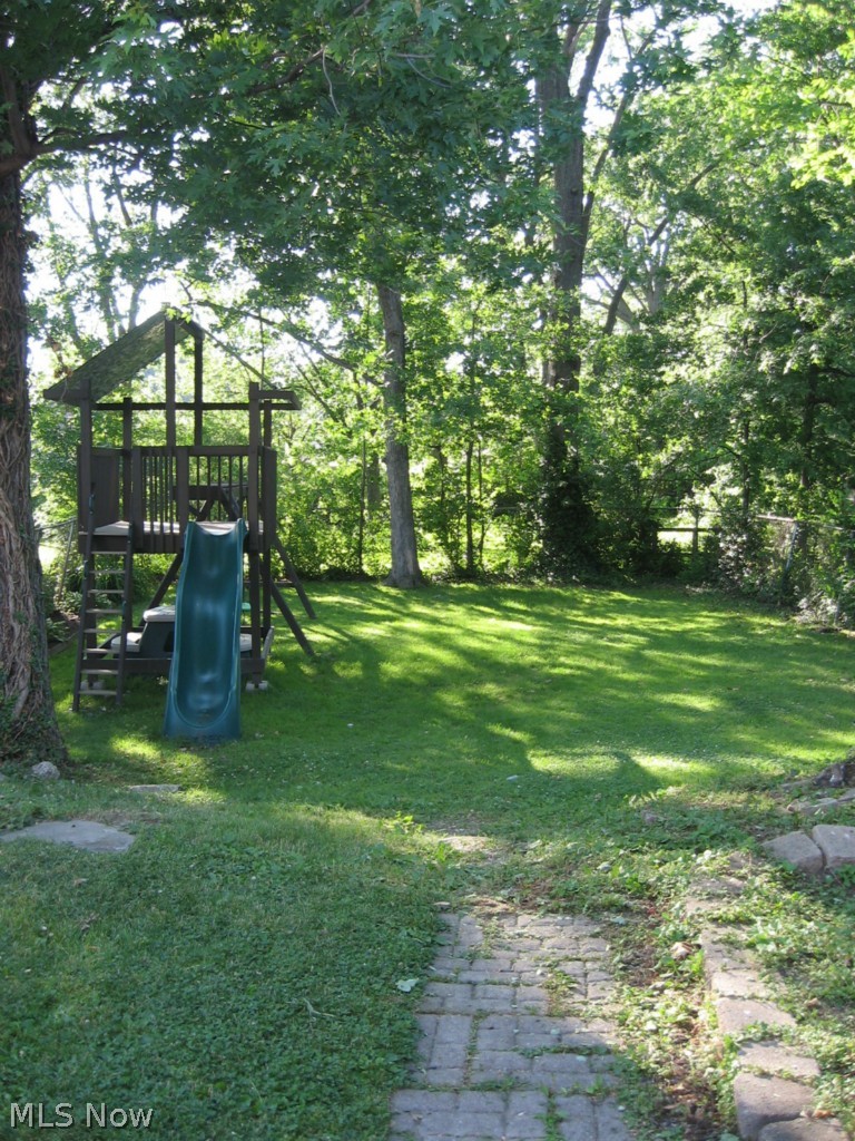 3444 Doris Road Cleveland, OH 44111 - Photo 12 of 13 Gallery Image 12
