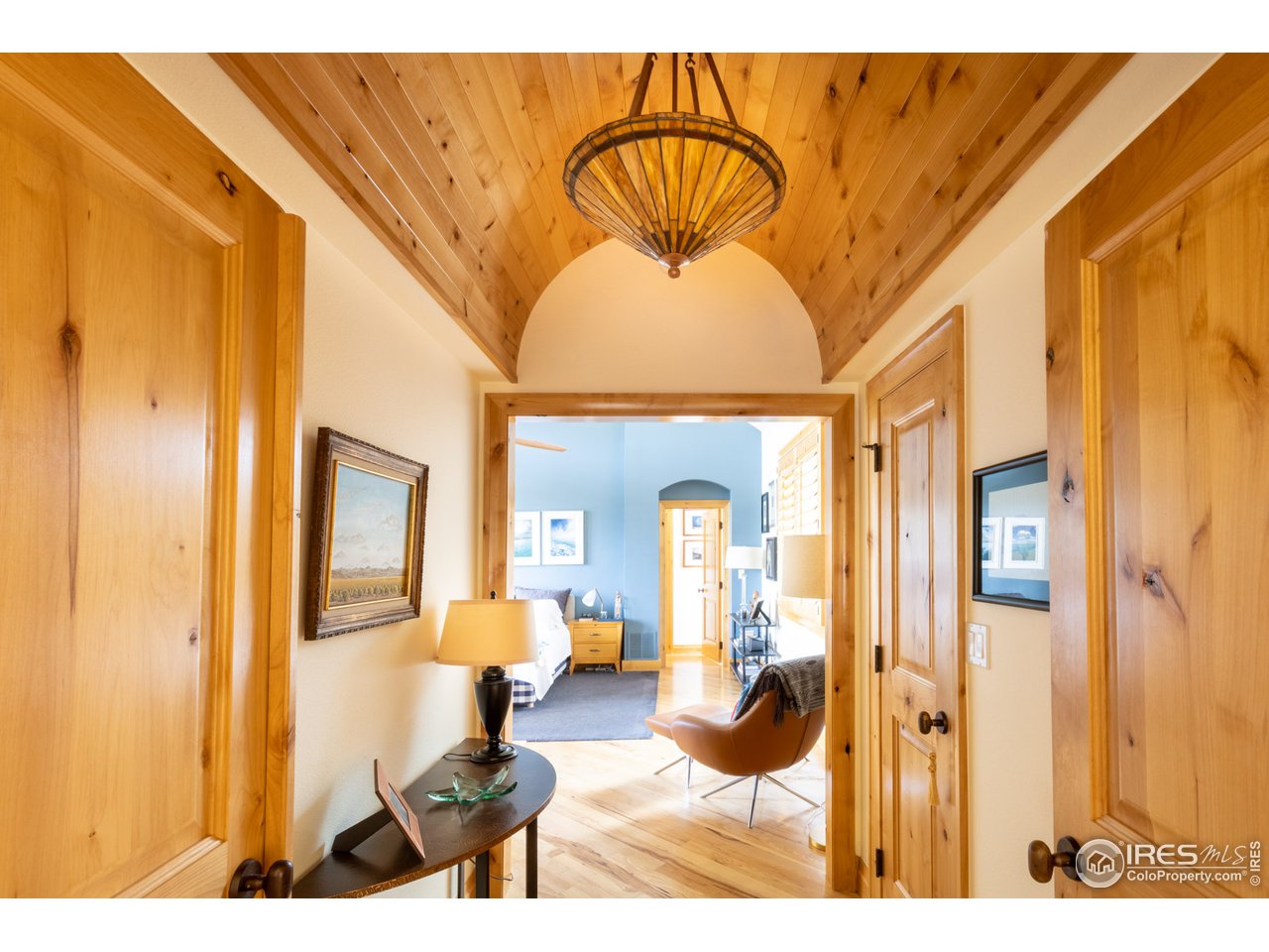10484 Sunlight Drive Lafayette, CO 80026 - Photo 19 of 40 a living room with furniture